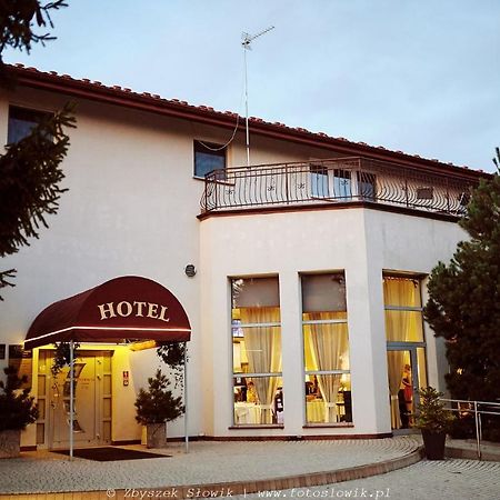 Orion Hotel Parczew Extérieur photo