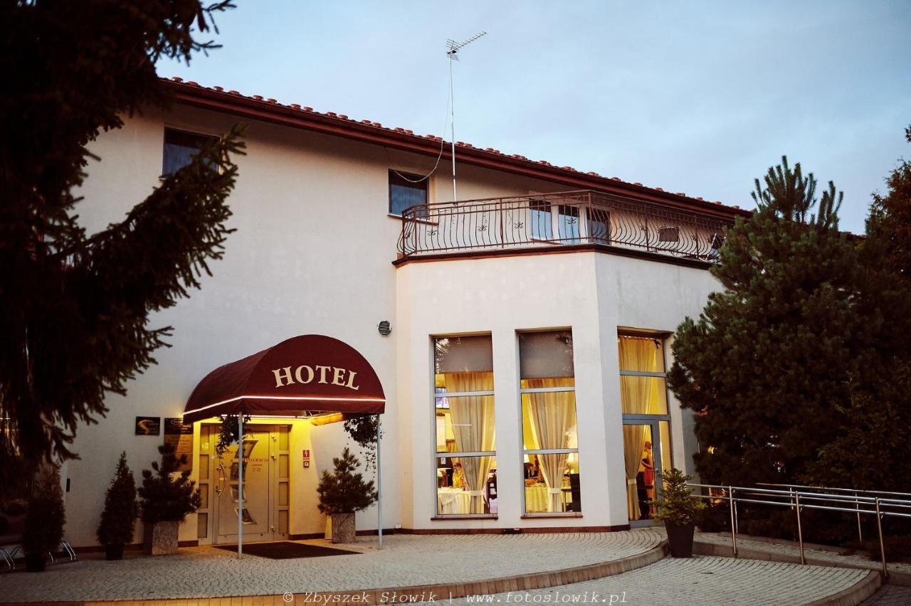 Orion Hotel Parczew Extérieur photo
