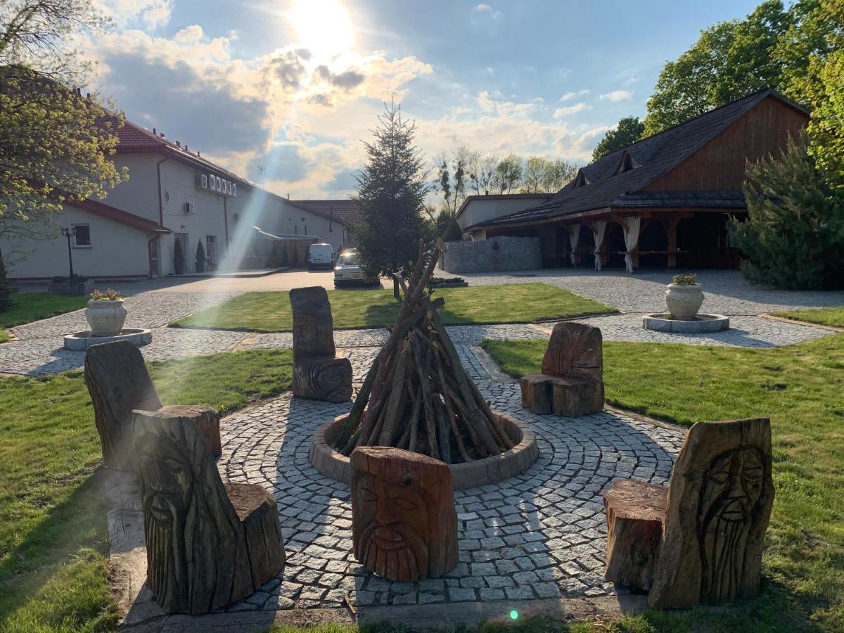 Orion Hotel Parczew Extérieur photo