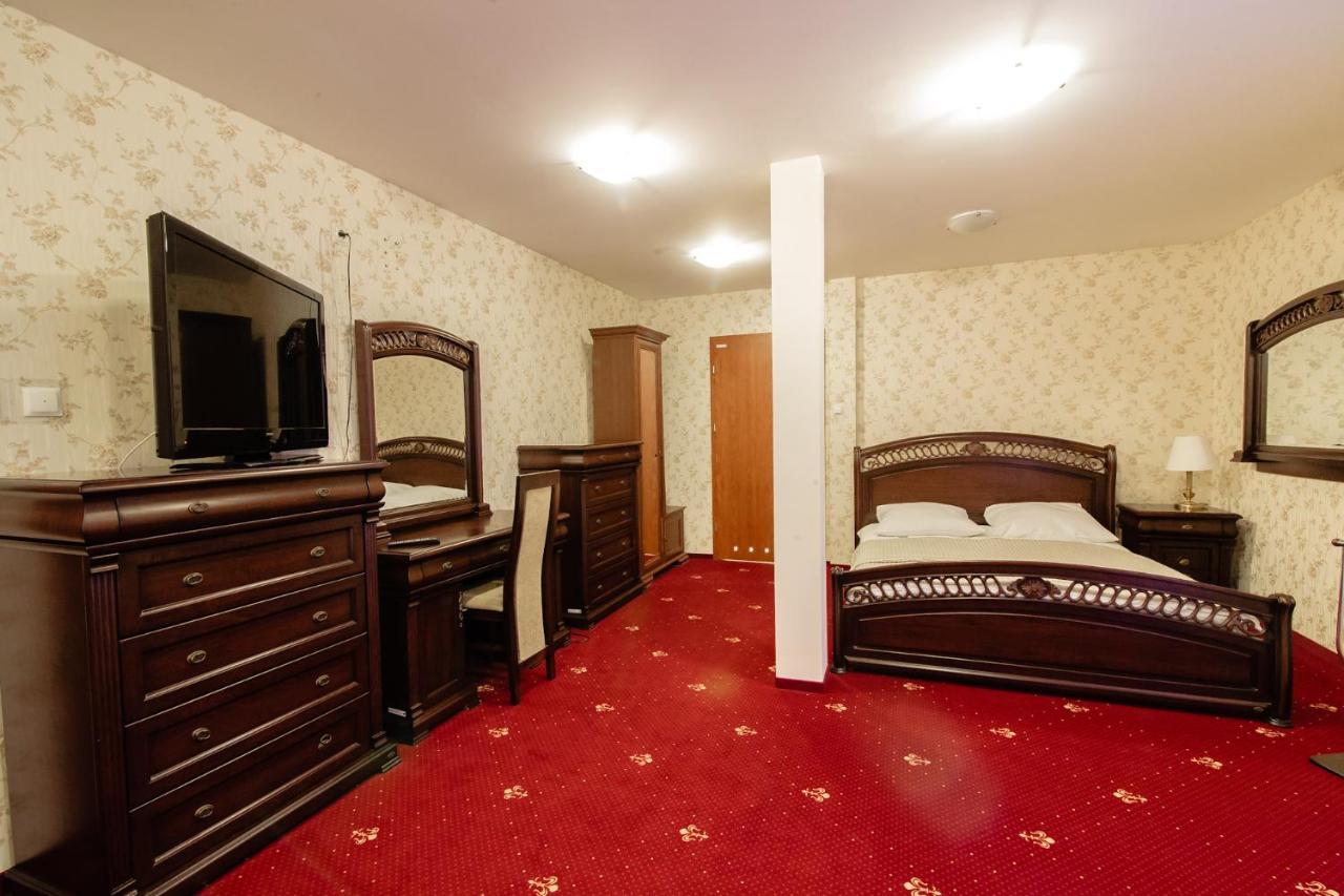 Orion Hotel Parczew Extérieur photo