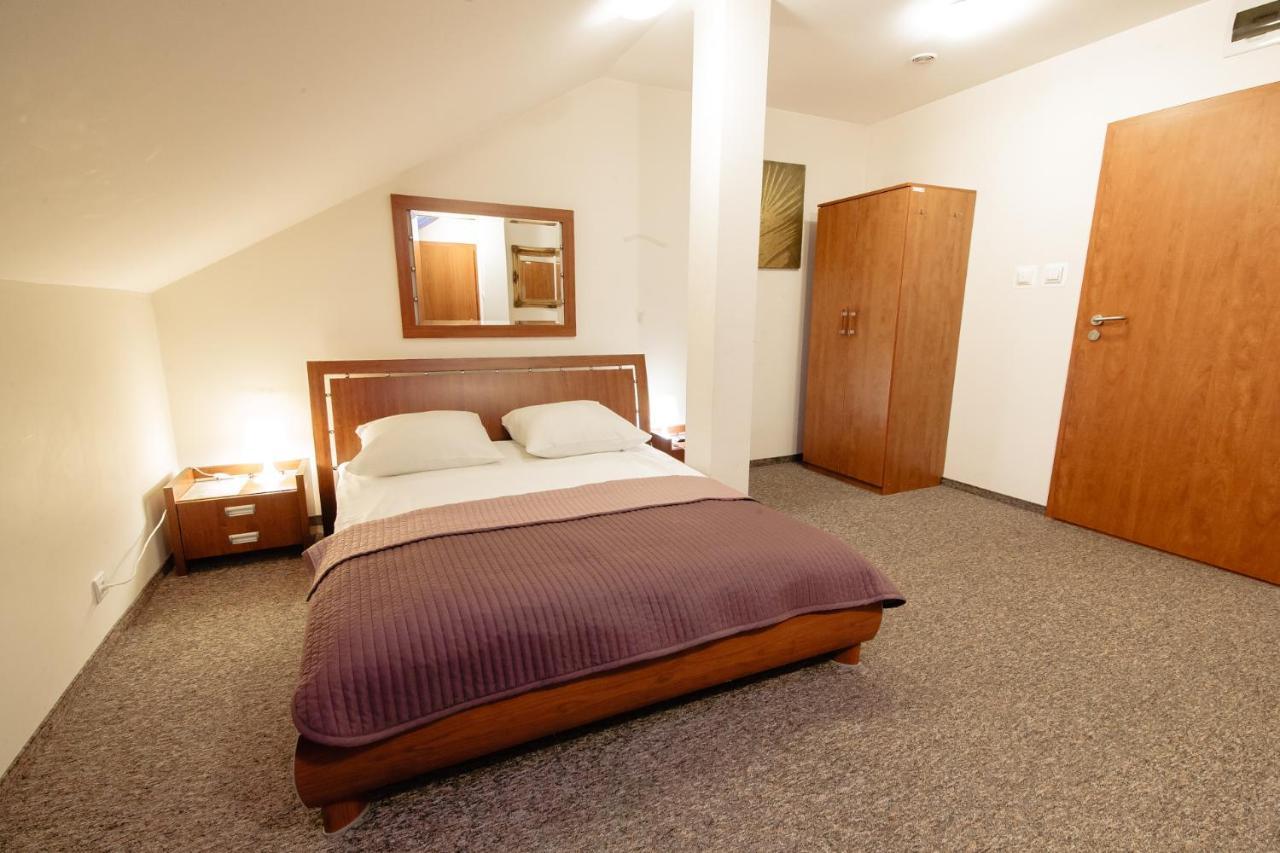 Orion Hotel Parczew Extérieur photo
