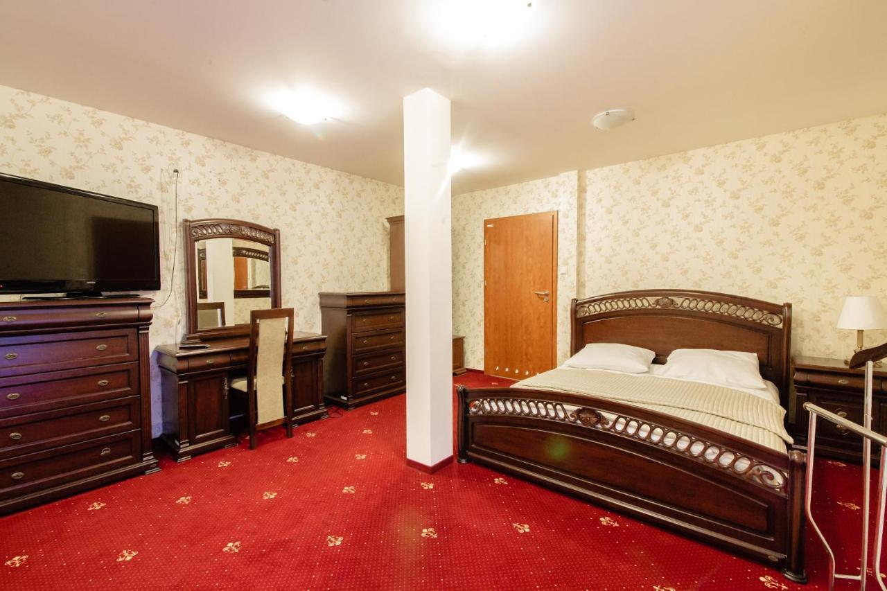 Orion Hotel Parczew Extérieur photo