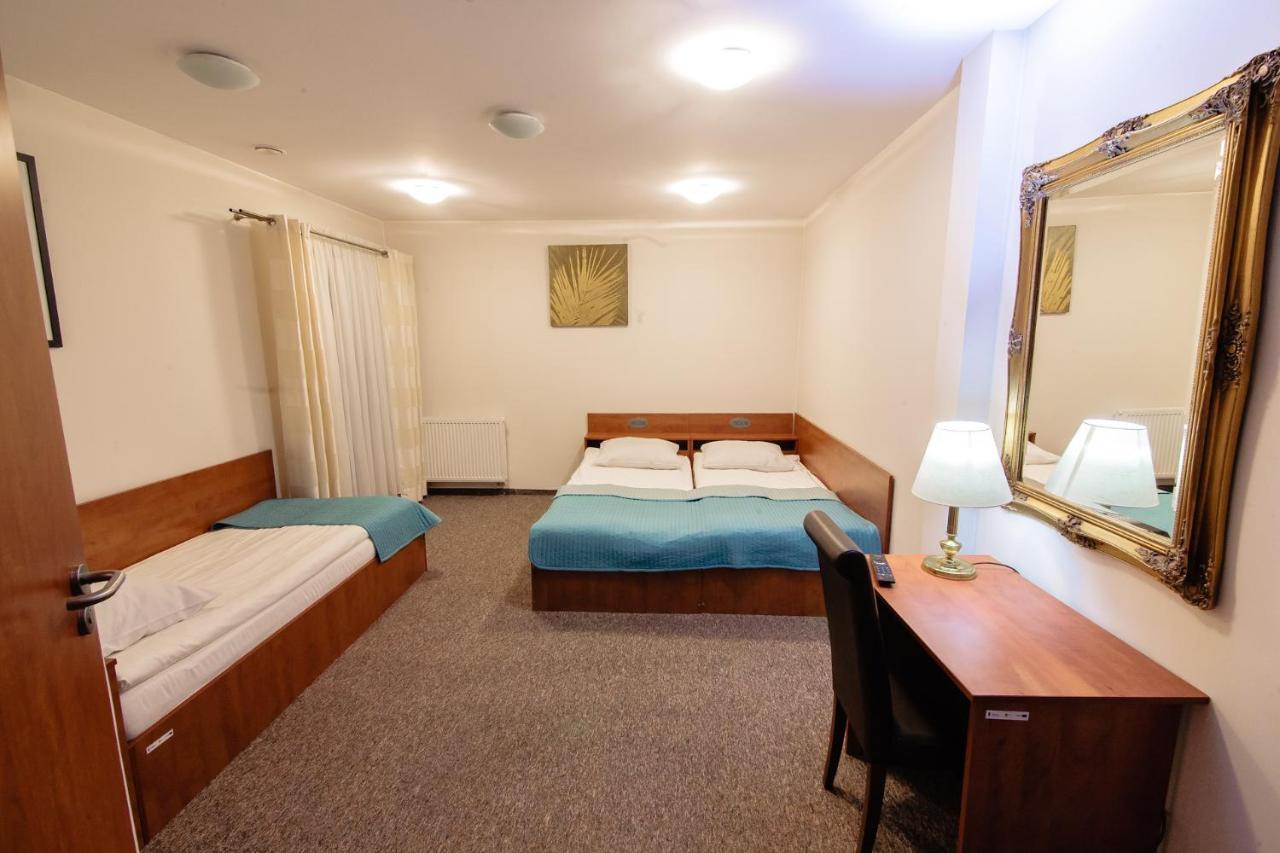 Orion Hotel Parczew Extérieur photo