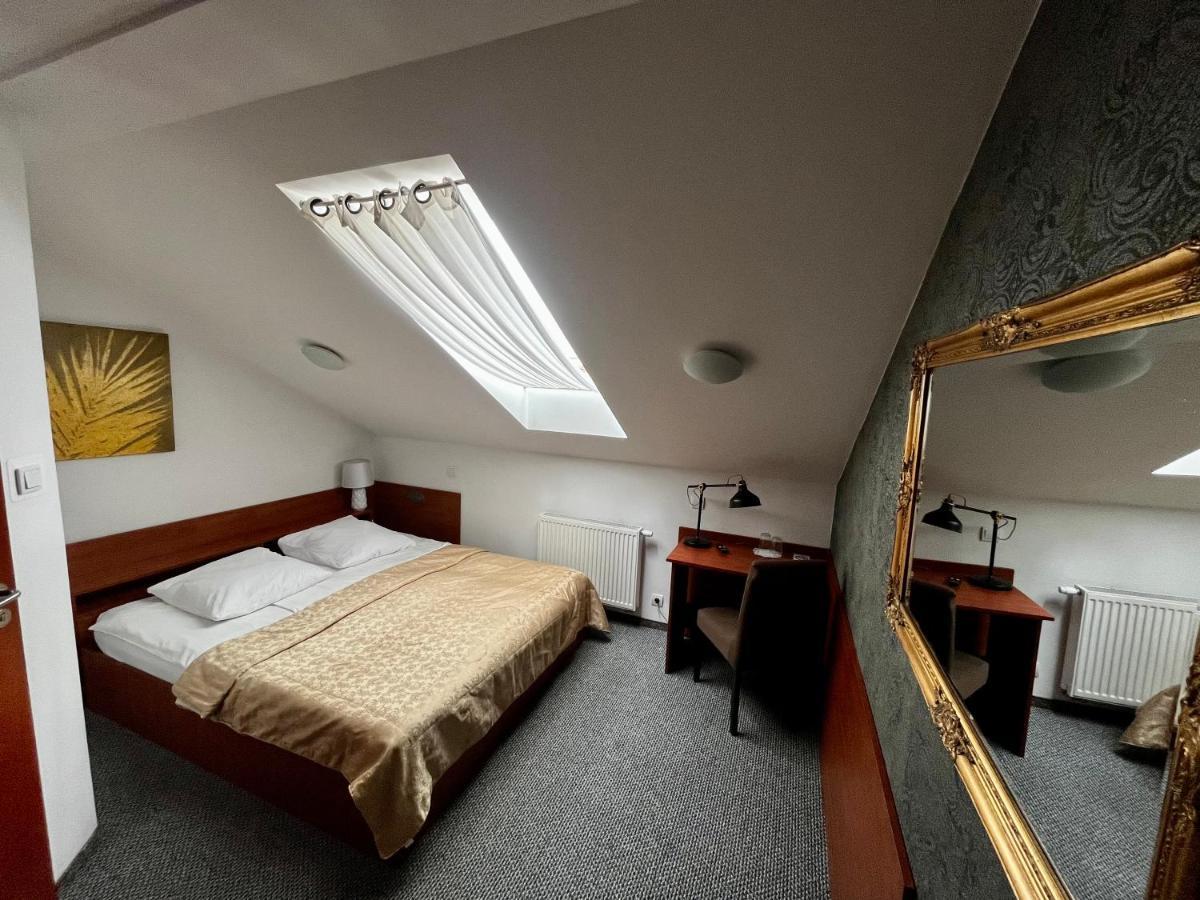 Orion Hotel Parczew Extérieur photo