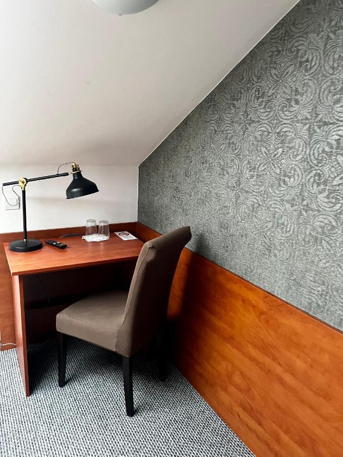 Orion Hotel Parczew Extérieur photo