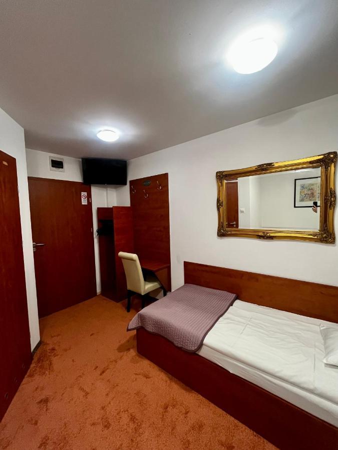 Orion Hotel Parczew Extérieur photo