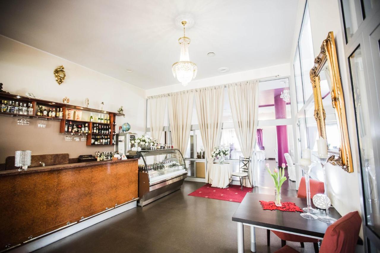 Orion Hotel Parczew Extérieur photo