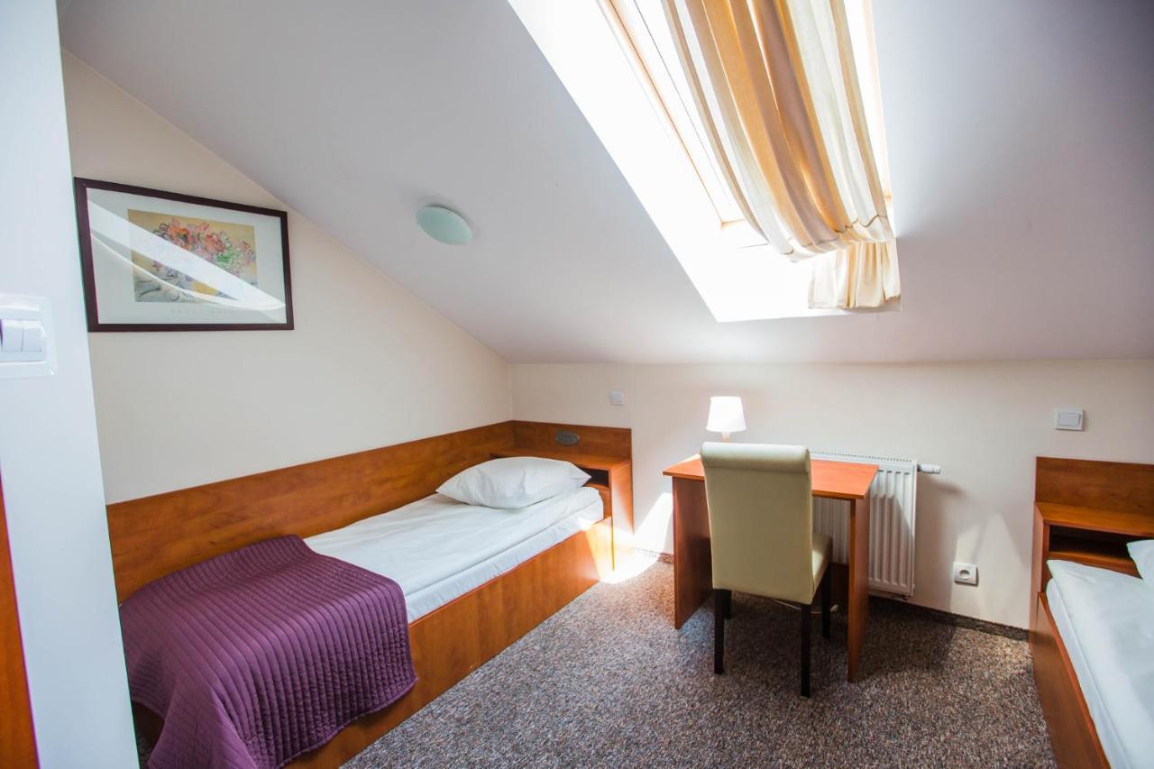 Orion Hotel Parczew Extérieur photo