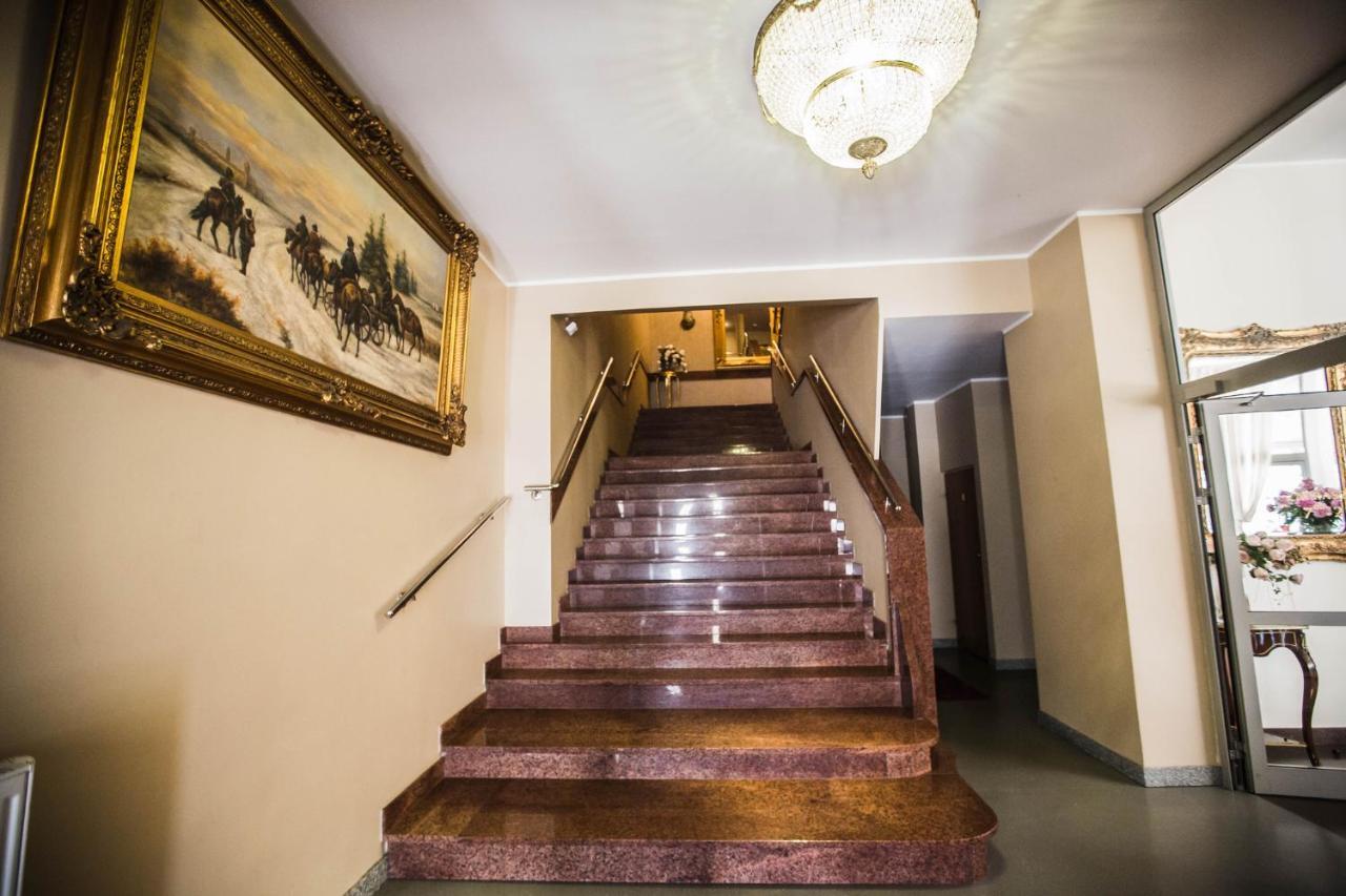 Orion Hotel Parczew Extérieur photo