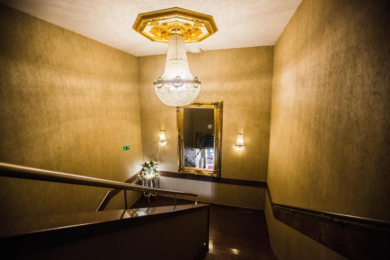 Orion Hotel Parczew Extérieur photo