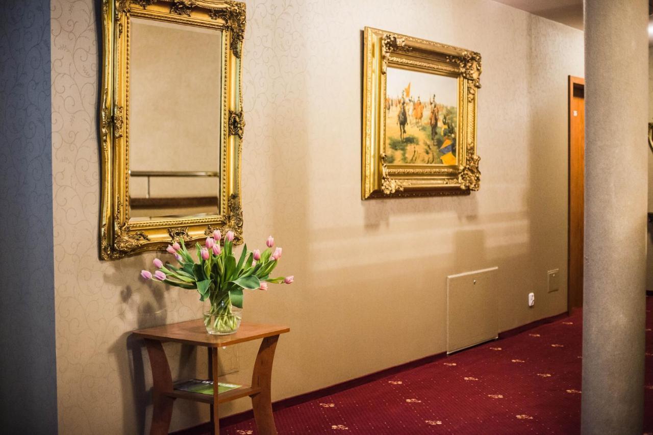 Orion Hotel Parczew Extérieur photo